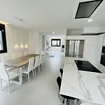 Lujosa Casa En Primera Linea Playa Increibles Vistas Mar בית נופש