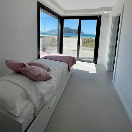 Lujosa Casa En Primera Línea Playa Increibles Vistas Mar Laredo